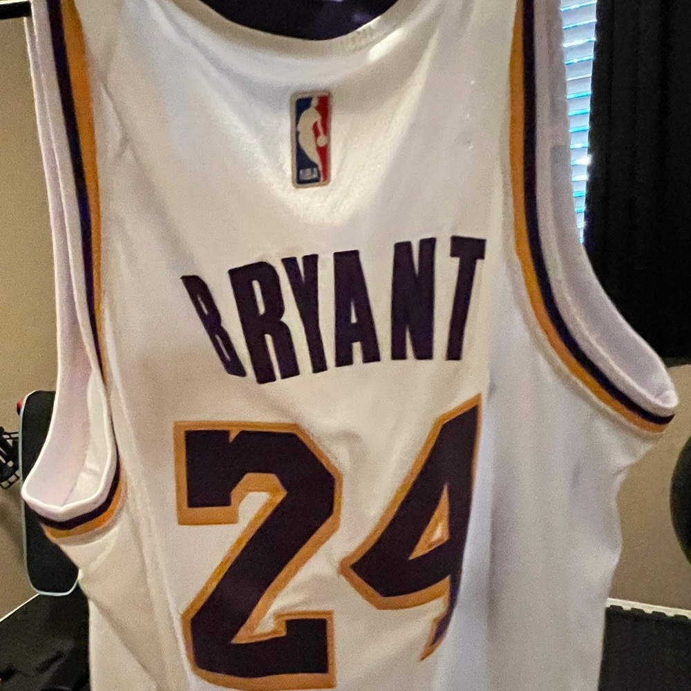Kobe jersey with KB patch - Picture 2 of 3